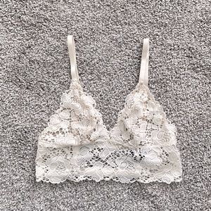 Victoria’s Secret Very Sexy White Lace Bralette - Size XS
